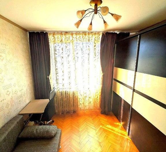 Apartament 4 camere. Decomandat. 2 Bai. Parcare. Brancoveanu. Huedin. - Poză 3