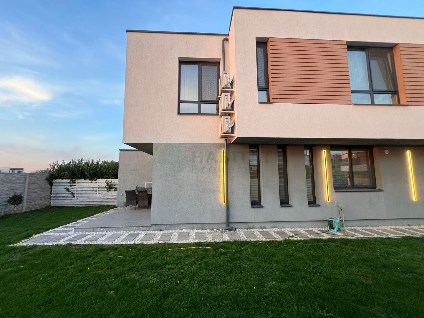 The Class Villas 1 – Vilă modernă de închiriat în Tunari - Poză 21