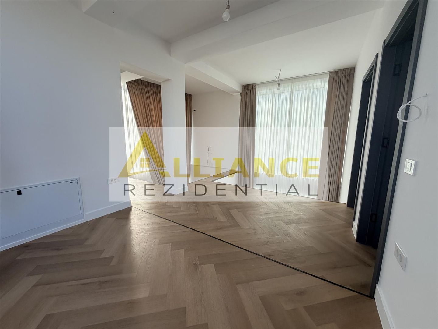 Casă individuală 4 camere  3 băi 145 mp utili ! - Poză 10