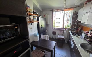 Vanzare Apartament 4 camere, 2 băi, balcon mare, centrala, boxa – Drumul Taberei - Poză 3