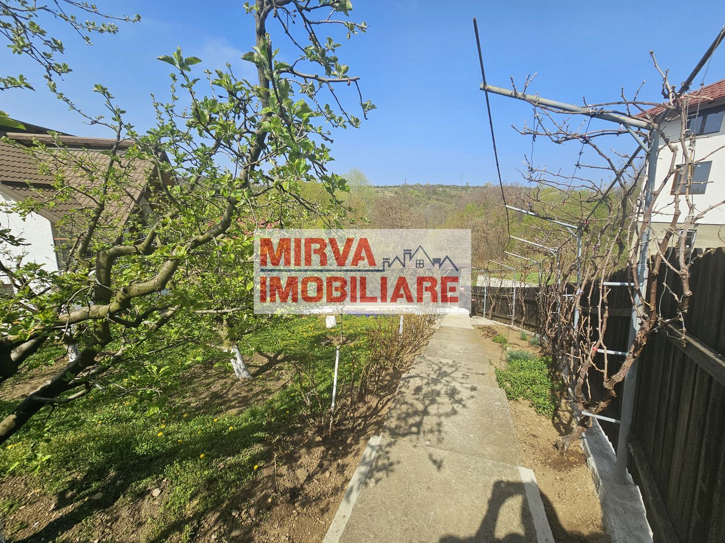 🏡 VILĂ ELEGANTĂ CU PRIVELIȘTE DEOSEBITĂ – VALENII DE MUNTE - Poză 4