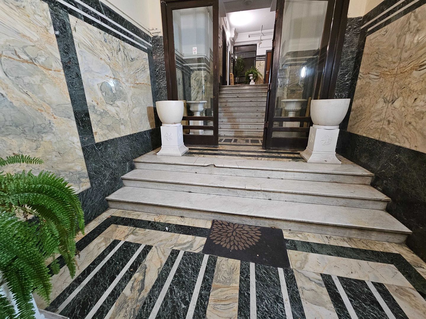 Apartament 4 camere 100mp Armenească 10,in apropiere de Universitate ! - Poză 1