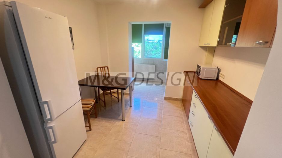 2 camere decomandat etaj 3 renovat -CENTRALA - Poză 1