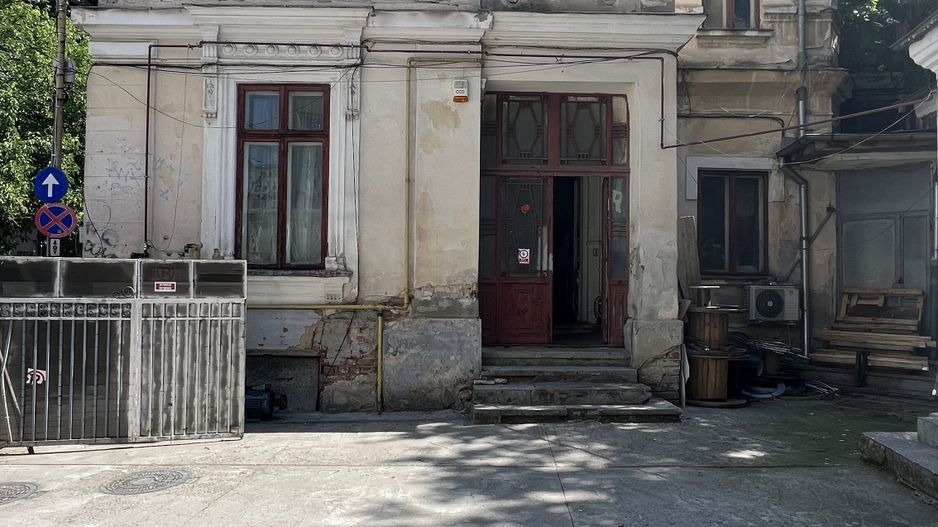 Casa interbelica 13 camere | 4 locuri de parcare | Batistei - Poză 1