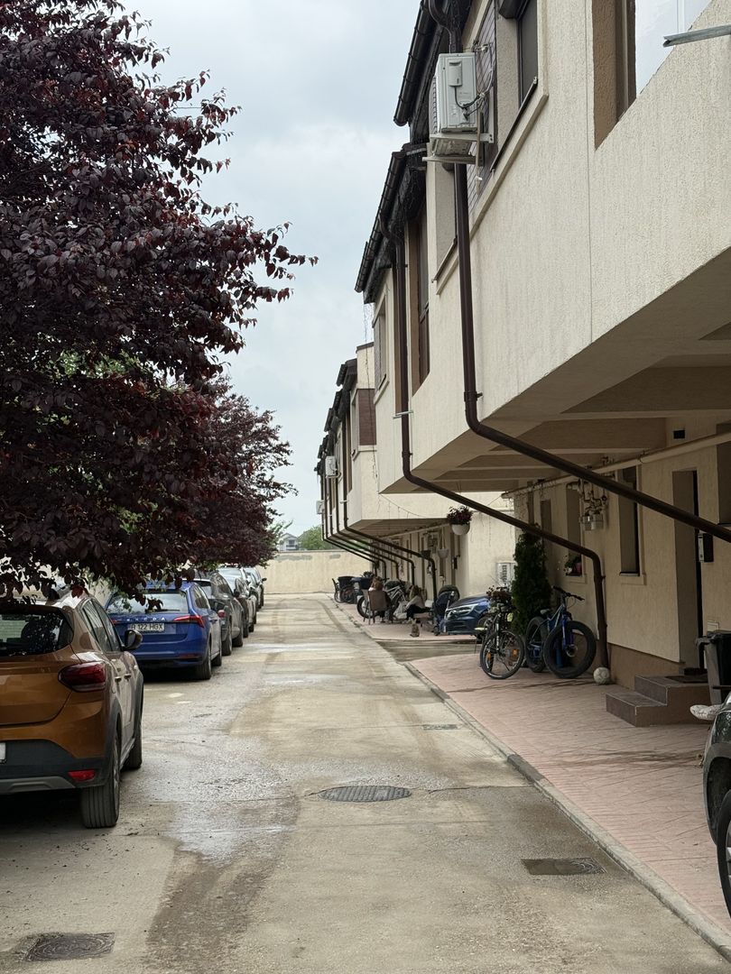 Casă înșiruită complet mobilată + curte+ 2 parcari în complex inchis! - Poză 29