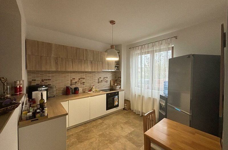 Vilă cu 4 camere de vânzare Dumbravita 144 mp - Poză 1