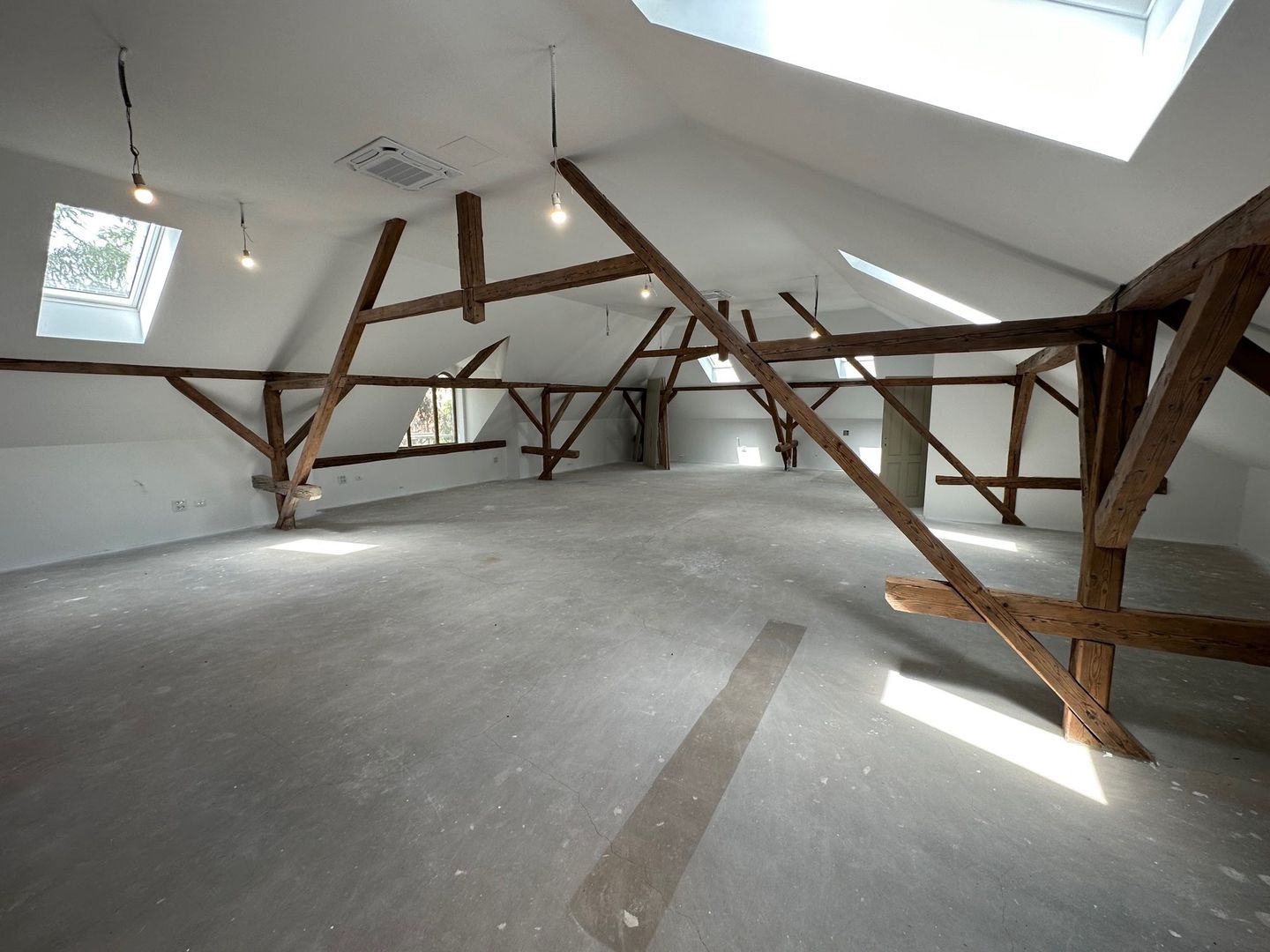 Clădire de birouri/ clinica zona Centrală - Poză 12