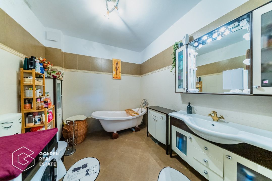 Vila spatioasa cu cinci dormitoare și teren generos de 1440 m in Aradul Nou - Poză 19