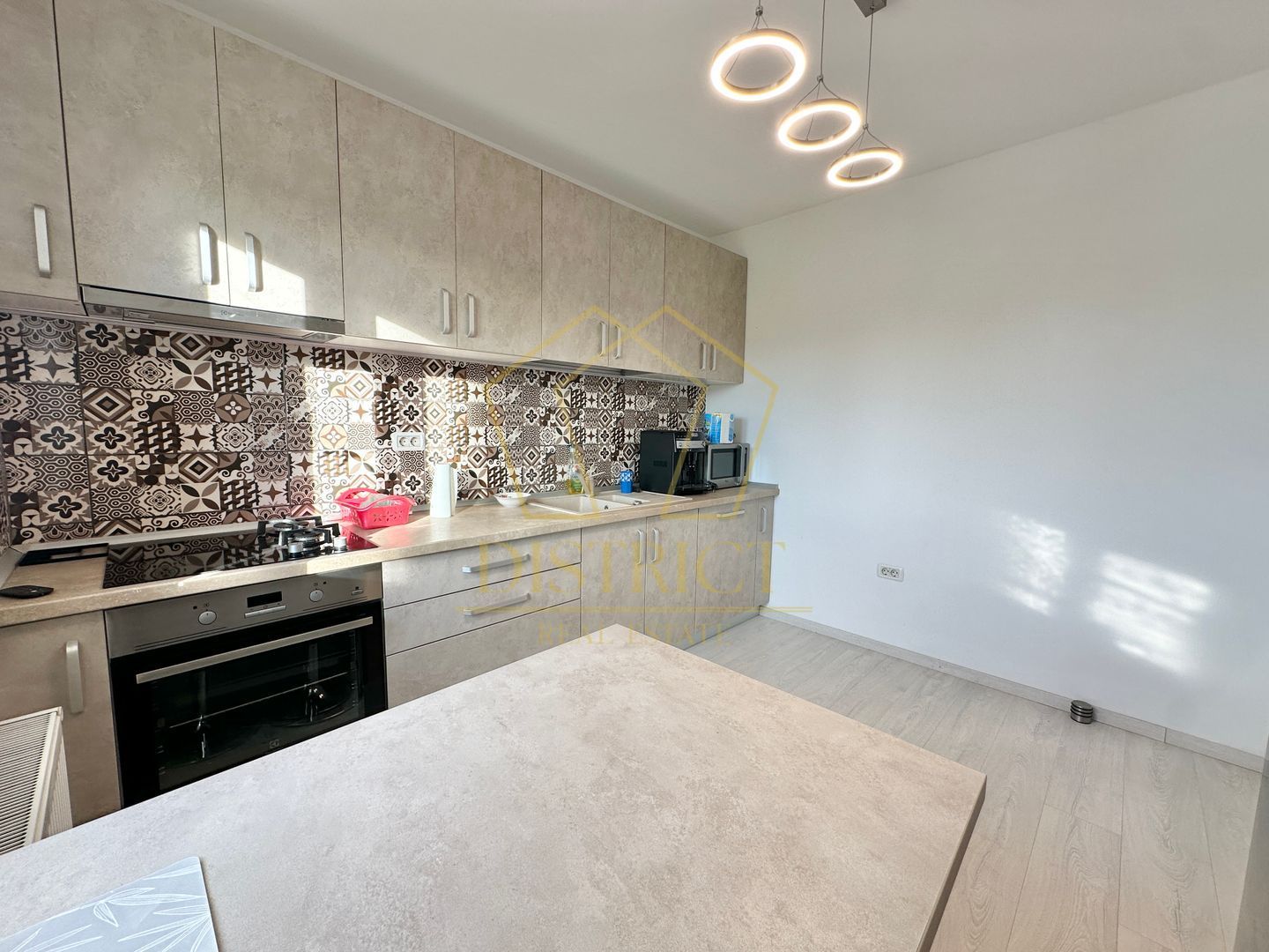 Duplex cu 4 camere si dressing mobilat in Giroc zona Planetelor la asfalt. - Poză 8