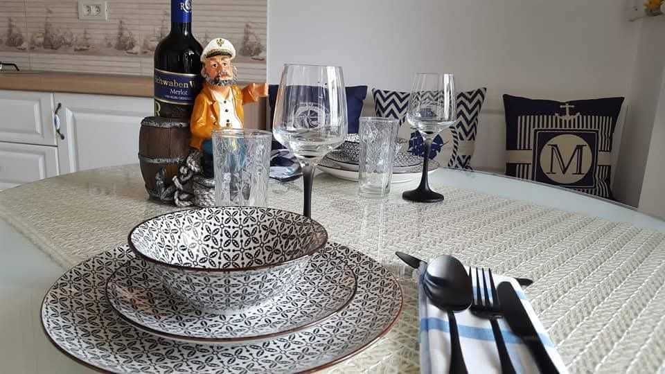 Garsonniera de vanzare in Mamaia Nord cu Piscina Exterioara si parcare - Poză 1