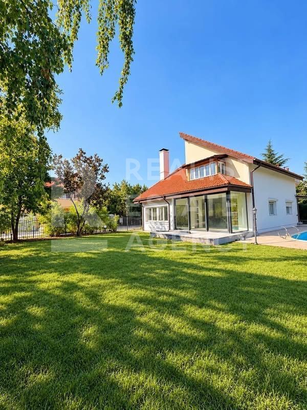 Vilă de închiriat | Pipera | Piscină privată | Curte generoasă - Poză 1