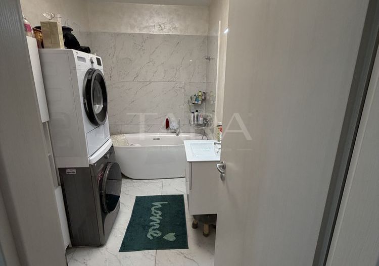 Apartament decomandat cu 3 camere, 2 terase de 10 mp, parcare și boxă. - Poză 8
