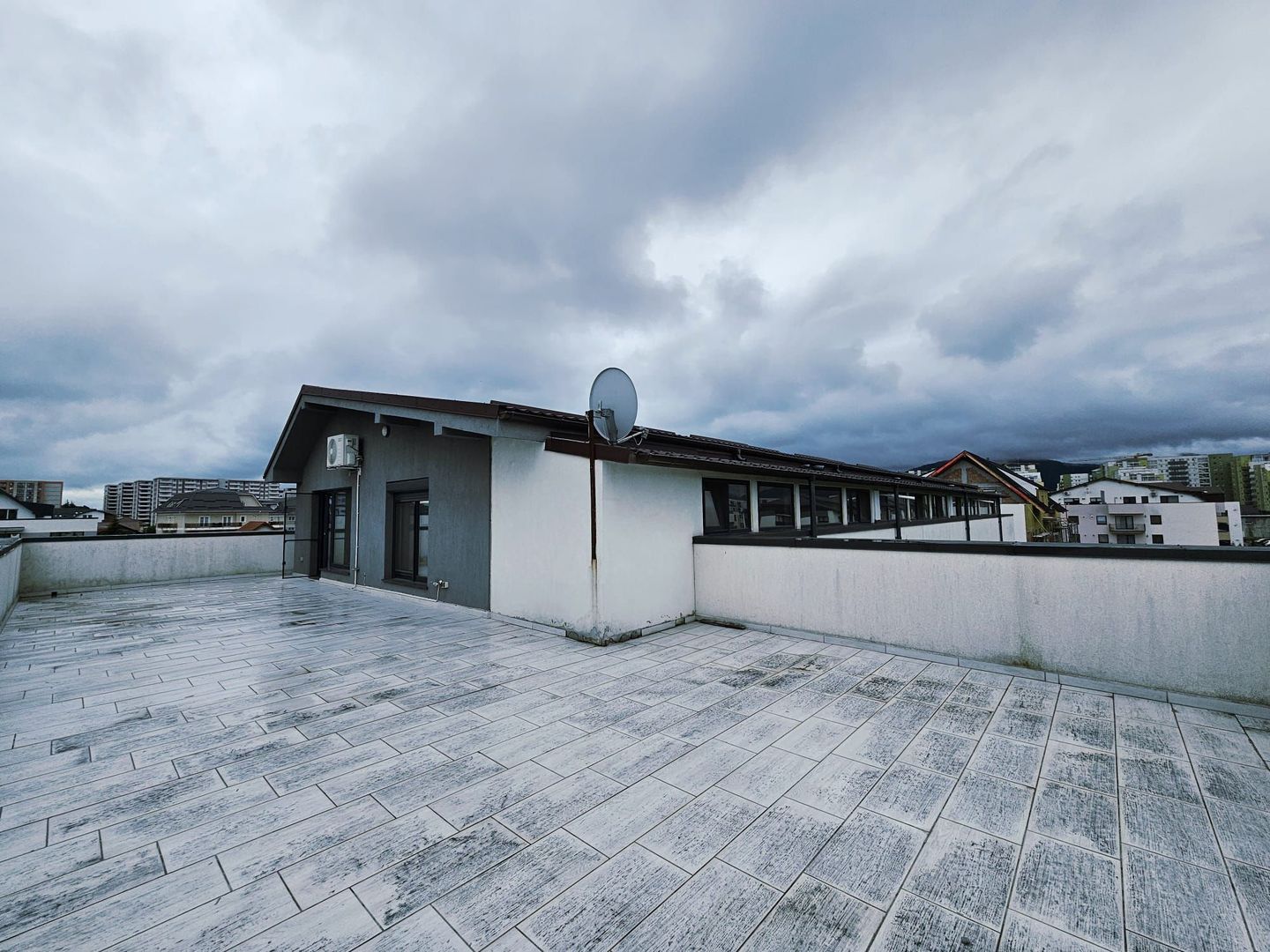 Apartament 2 camere de vanzare Brasov Tractorul terasa mare - Poză 16