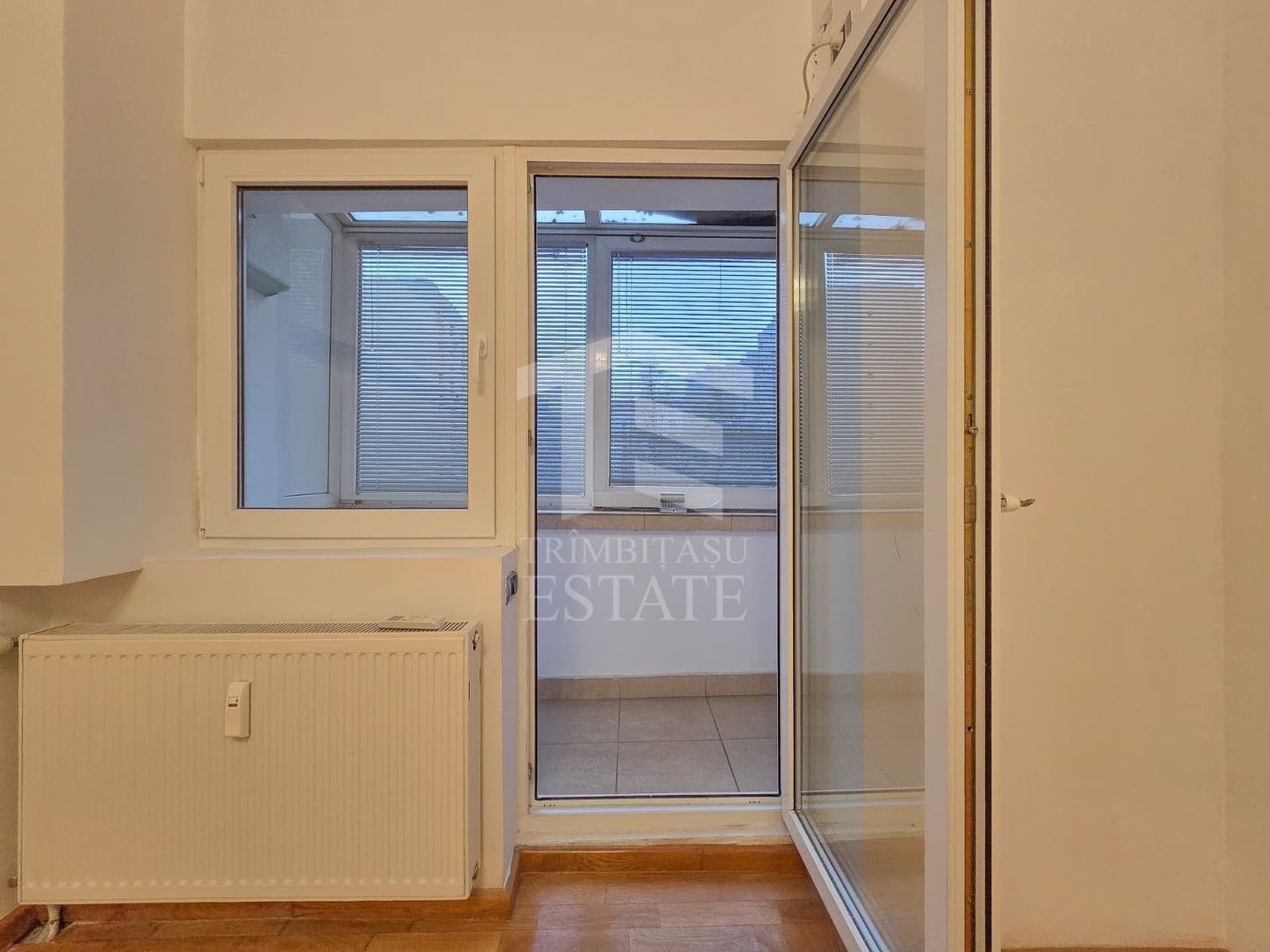 Apart 3 camere birouri stradal Bulevardul Unirii colt Nerva Traian - Poză 15
