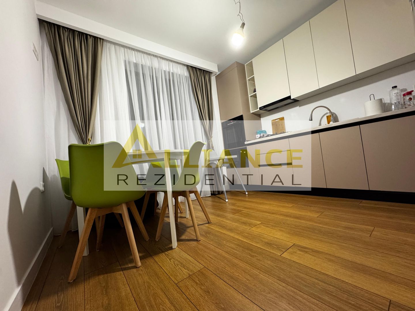Vila de vanzare-5 camere-3 bai-500 M de STV - Poză 13