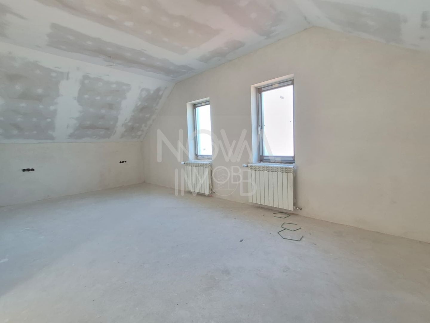 Casa generoasa cu 7 camere, 3 bai, dressing si parcare – Sura Mica - Poză 17