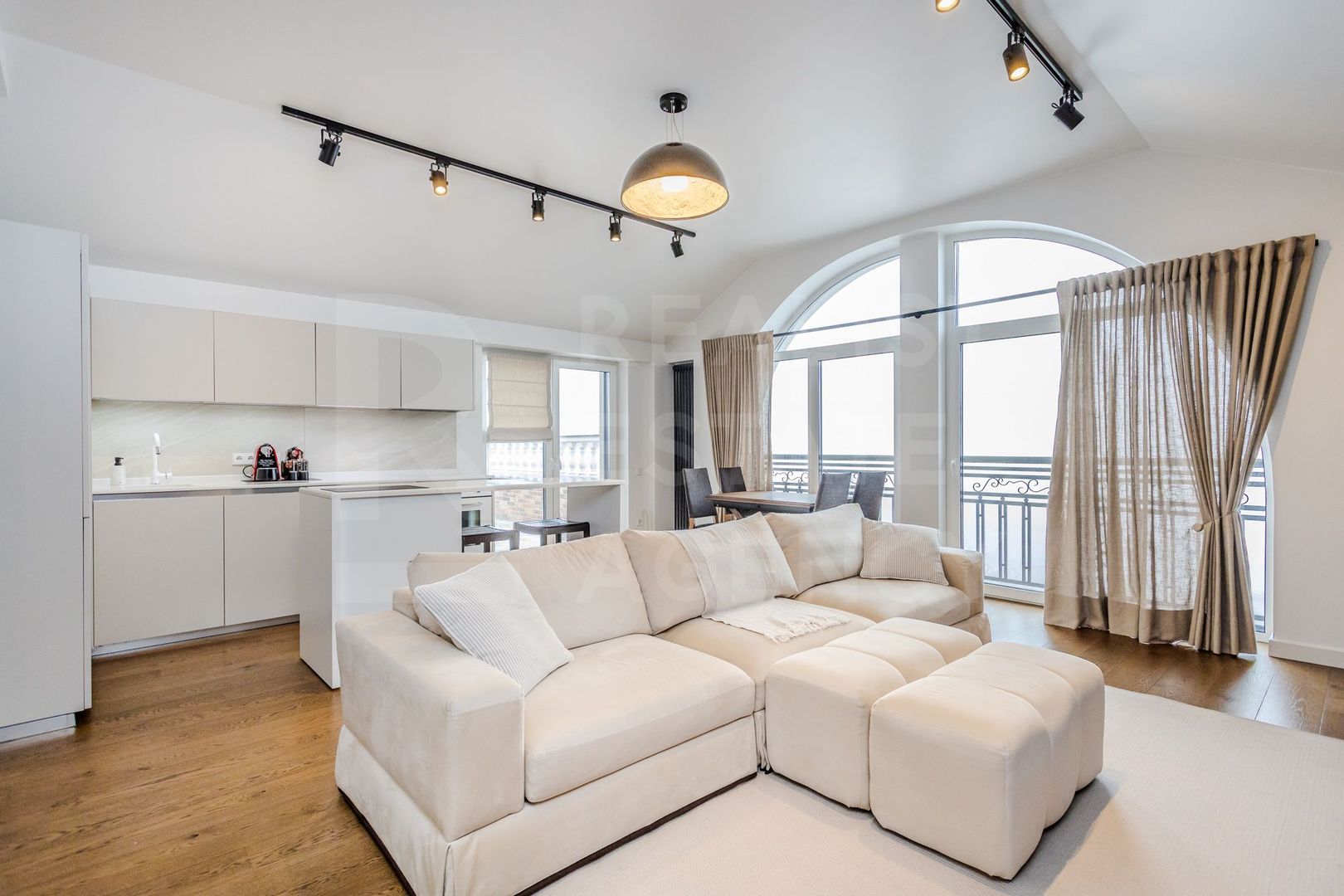 Chirie, apartament 3 camere, strada Alexandru Bernardazzi, Centru - Poză 1