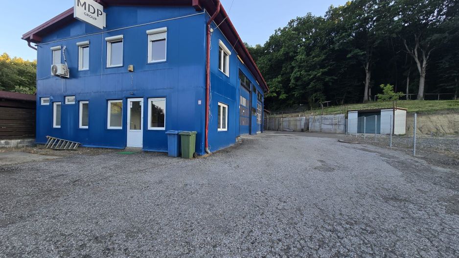 Spatiu comercial 360 mp, teren 1000 mp.4 boxe cu elevator - Poză 1