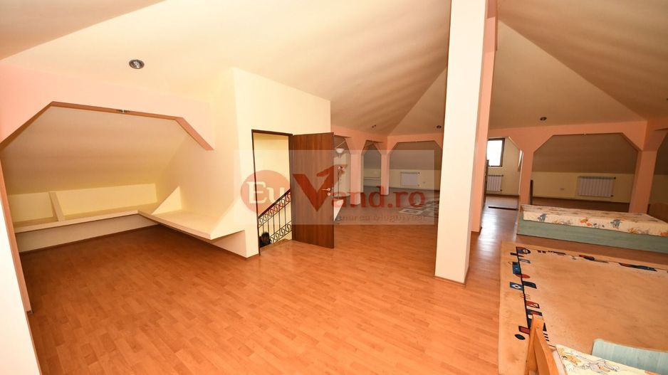 Vila spatioasa, pretabil pentru locuit/clinica, zona Micro 17 – Galati - Poză 27