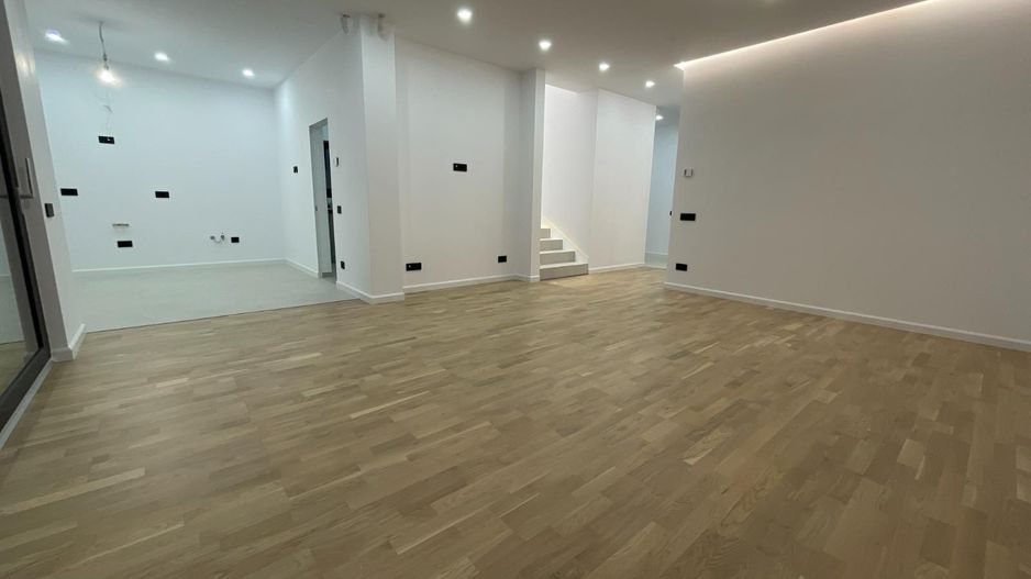 Vila Premium Tunari 5 camere - Poză 3