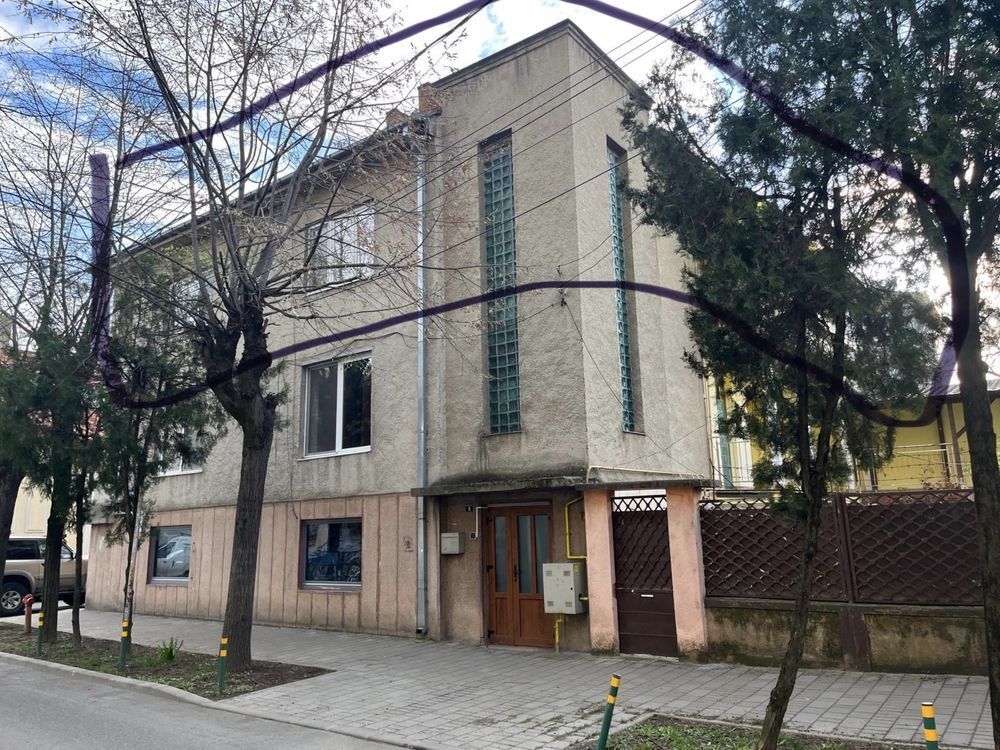 BRASADAS vinde ap 5 cam etaj 1 in casa cu etaj centru vechi. - Poză 1