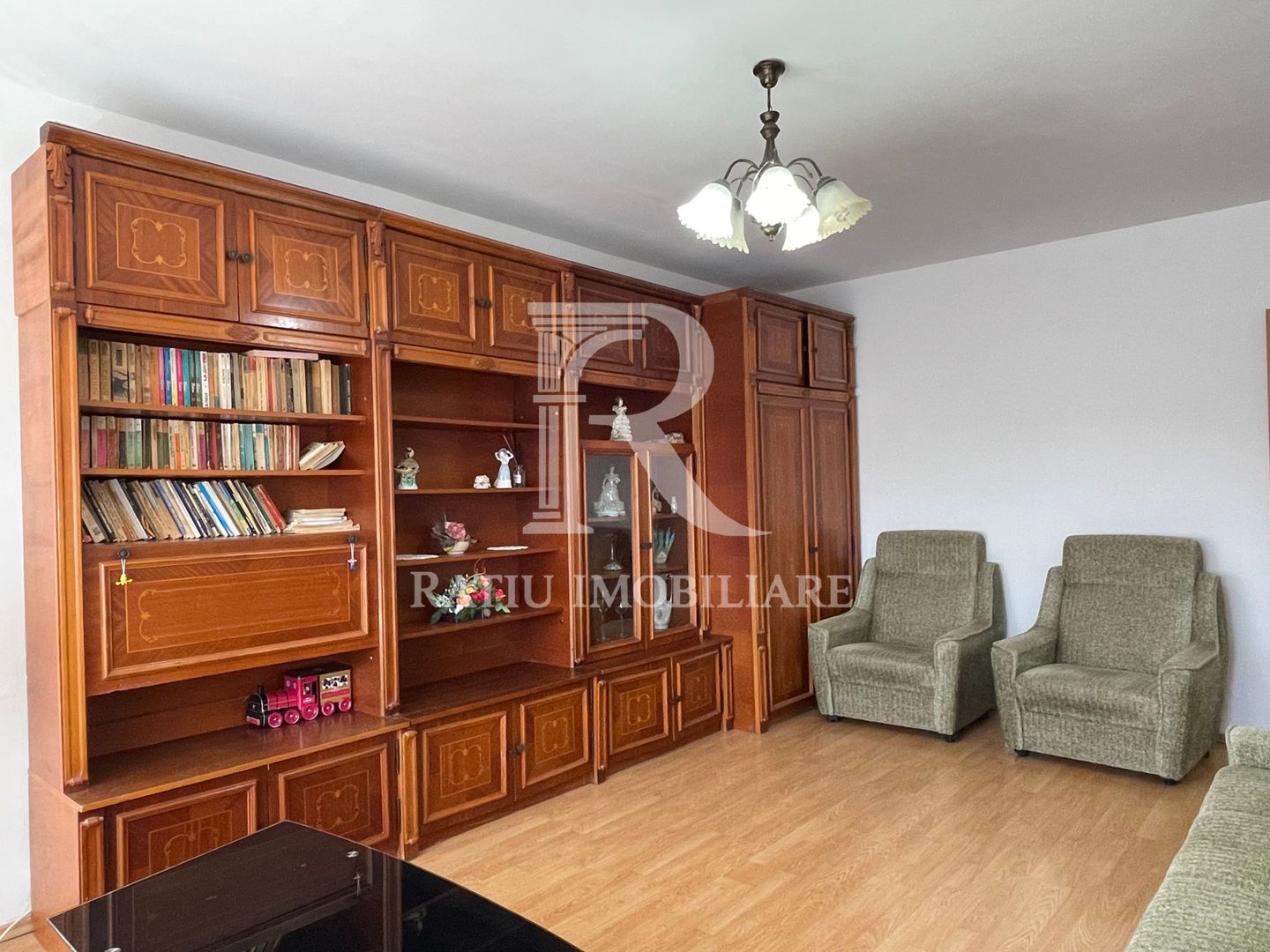 Apartament cu 3 camere | Decomandat | Parcare | Nufărul | Oradea - Poză 2