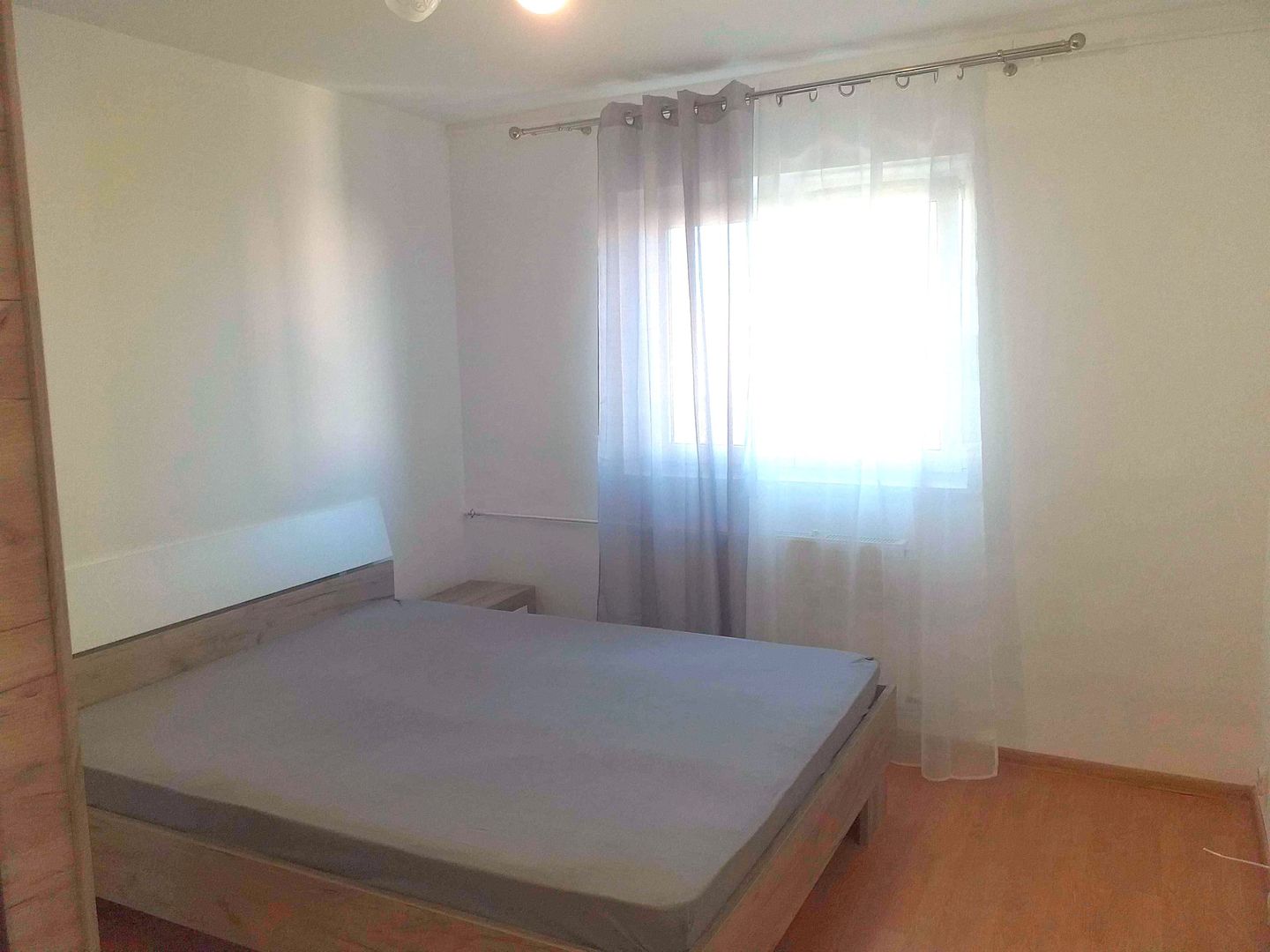 2 camere decomandat renovat complet, 5 minute metrou Costin Georgian - Poză 3