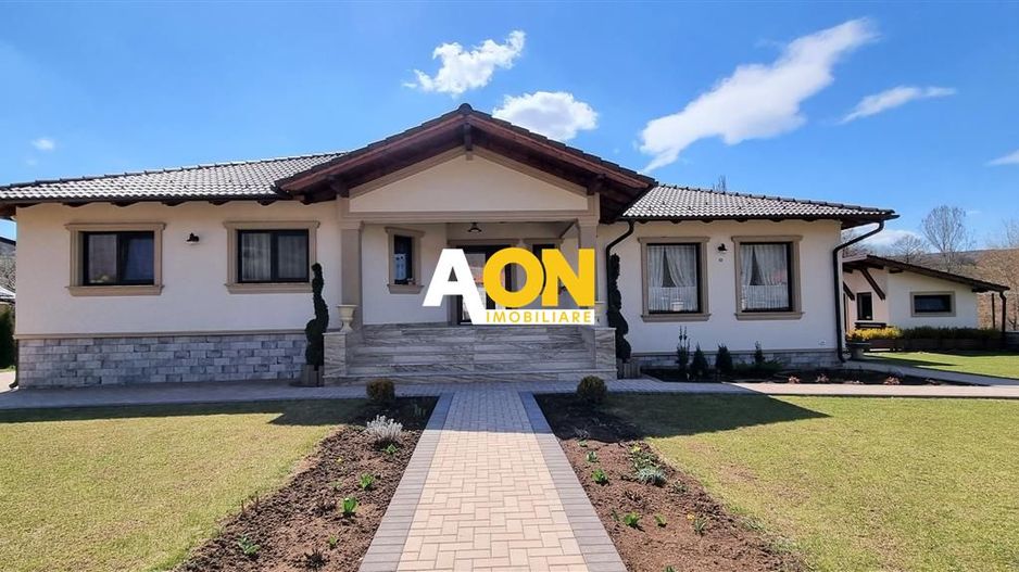 Casa 4 camere finisaje de lux 950 mp teren Com. Ciugud - Poză 1