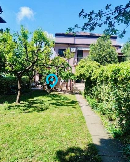 Vila cu grădină proprie -Domenii – Str. Av. Mircea Zorileanu - Poză 2