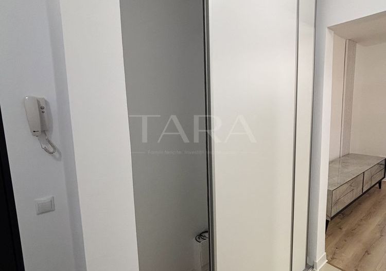 Apartament cu 3 camere, intermediar, complet renovat. - Poză 3