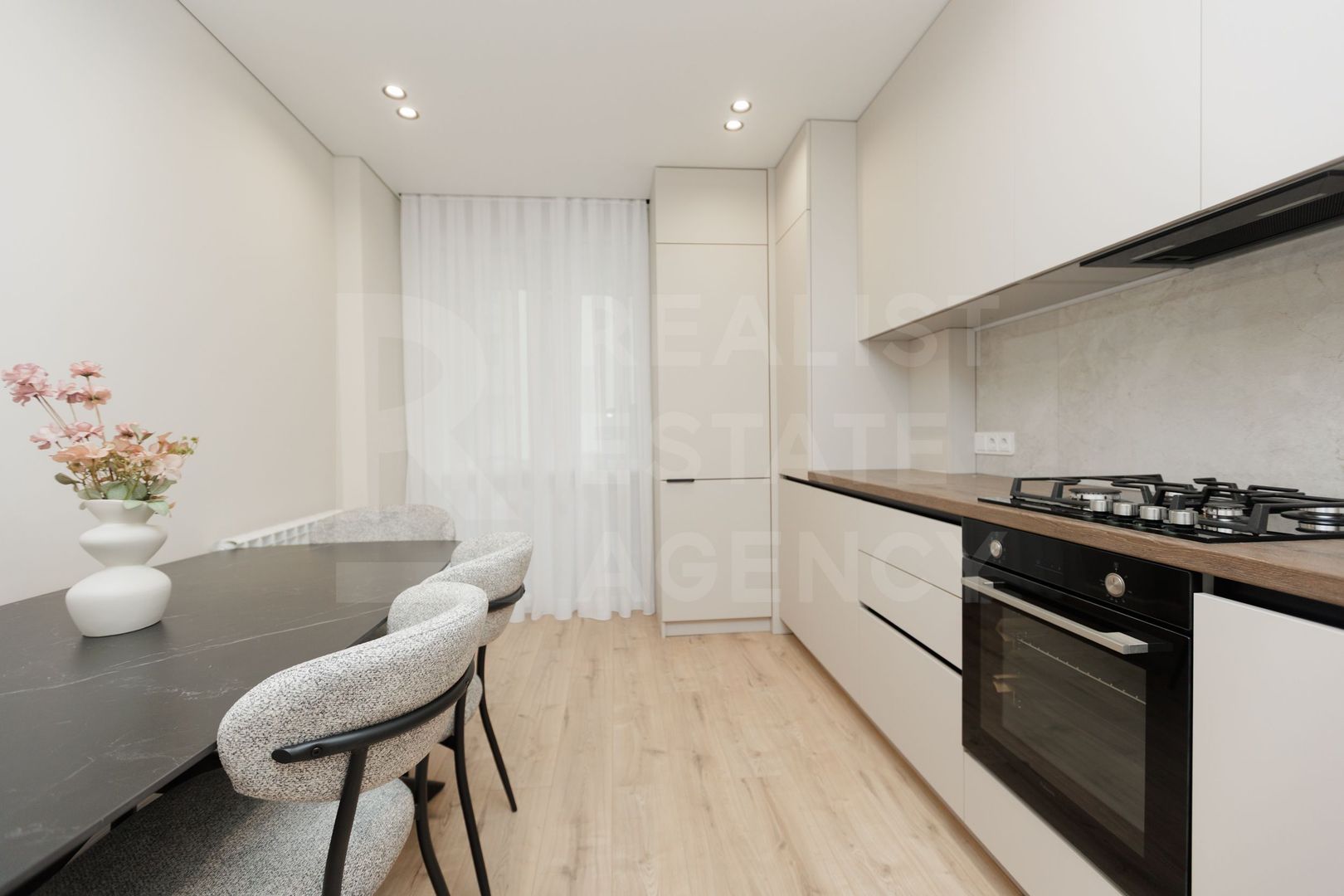 Vânzare, apartament, 2 odăi + living, str. Ion Buzdugan, Buiucani - Poză 13