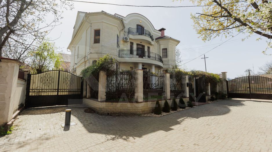 Chirie, casă, 7 camere, str. Galbena, Centru - Poză 1