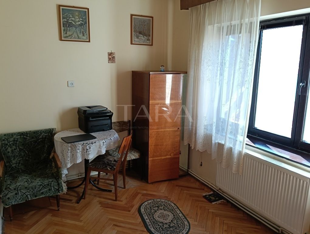 Apartament 3 camere ultracentral, curte si pod mansardabil. - Poză 2