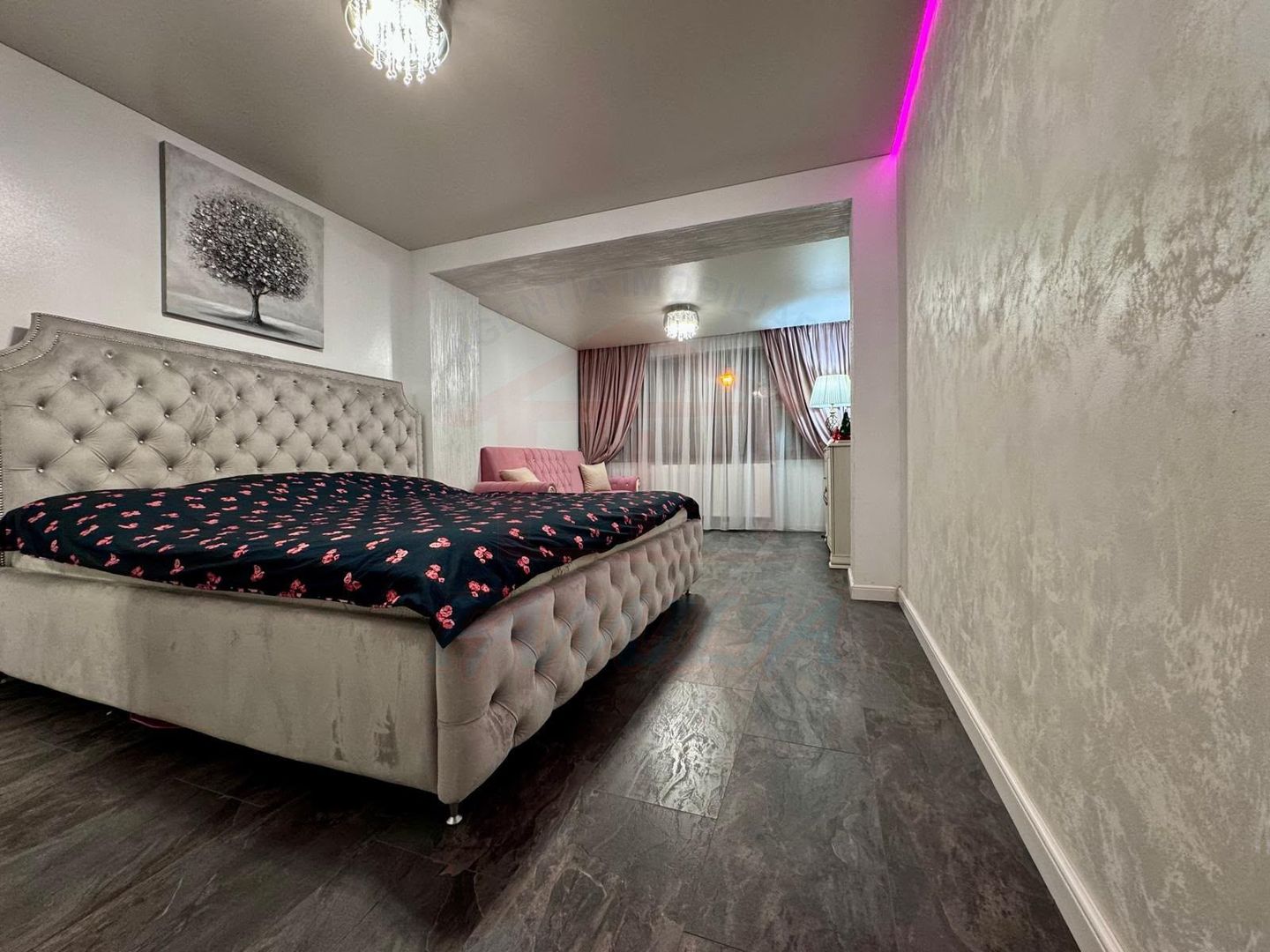 De vanzare apartament 3 camere Parter Mazepa 1 - Poză 2