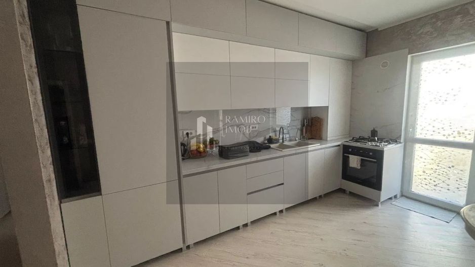 Apartament 3 camere decomandat Grand Kristal Residence/loc parcare - Poză 2