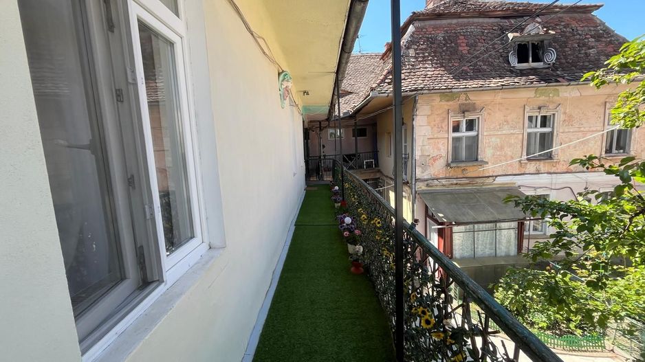 2 camere în inima orașului – ideal pentru locuit sau investiție - Poză 6