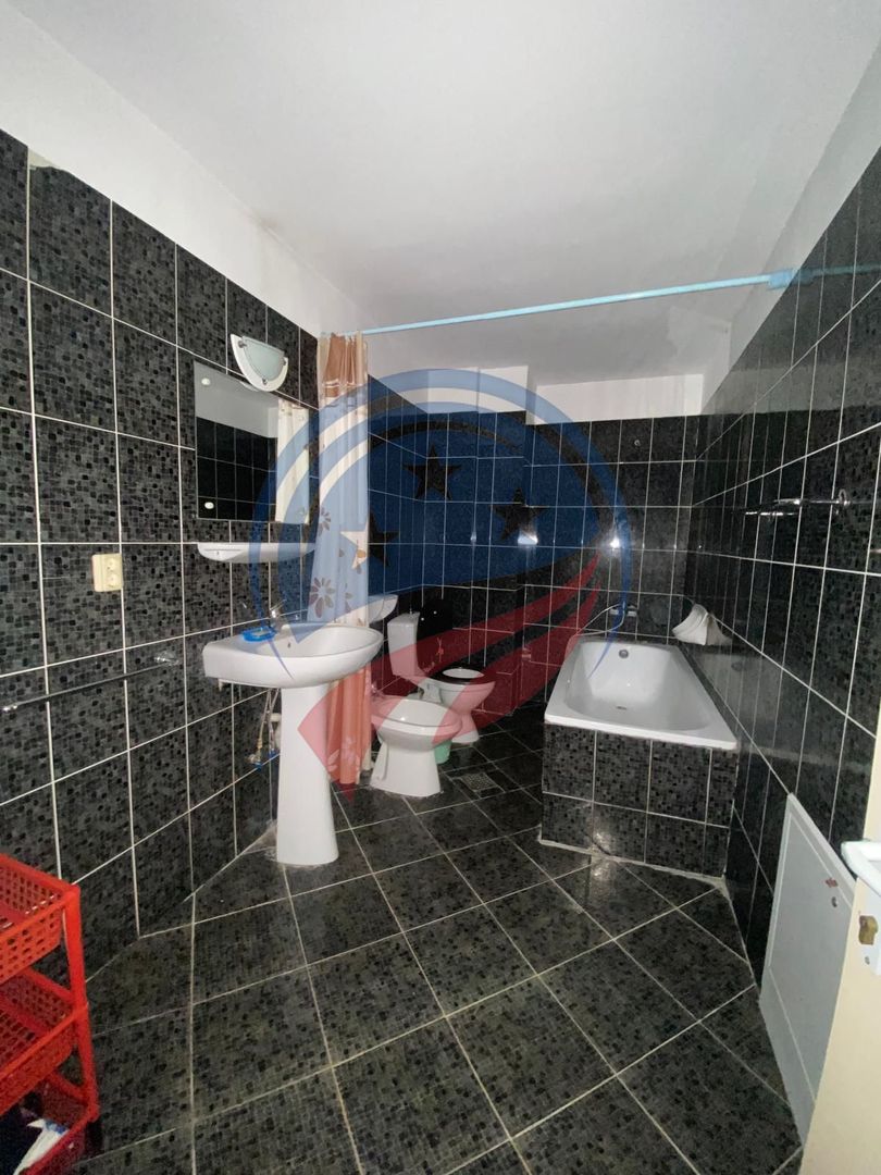 VILA CU 2500 MP TEREN LA 15 KM DE CRAIOVA CENTRU - Poză 9