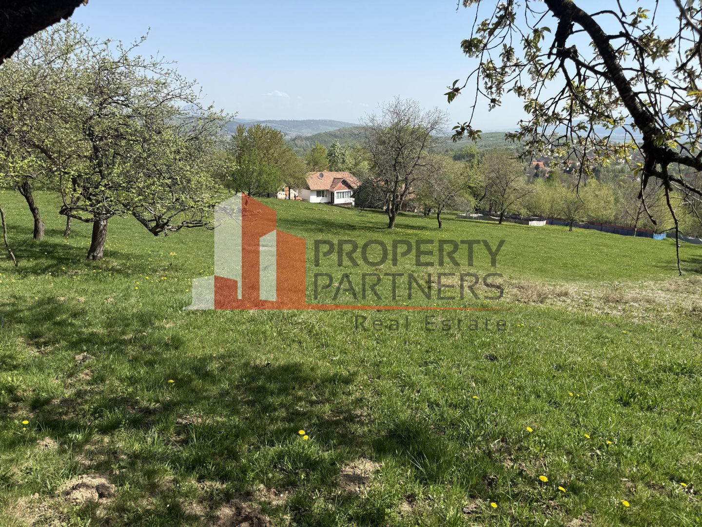 Terenuri Bran - Predelut  Priveliște către Bucegi și Postăvaru - Poză 5