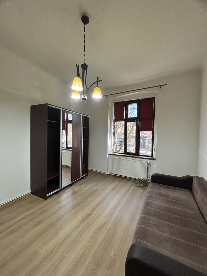Apartament 2 camere,curte comuna/4 proprietari - Poză 13