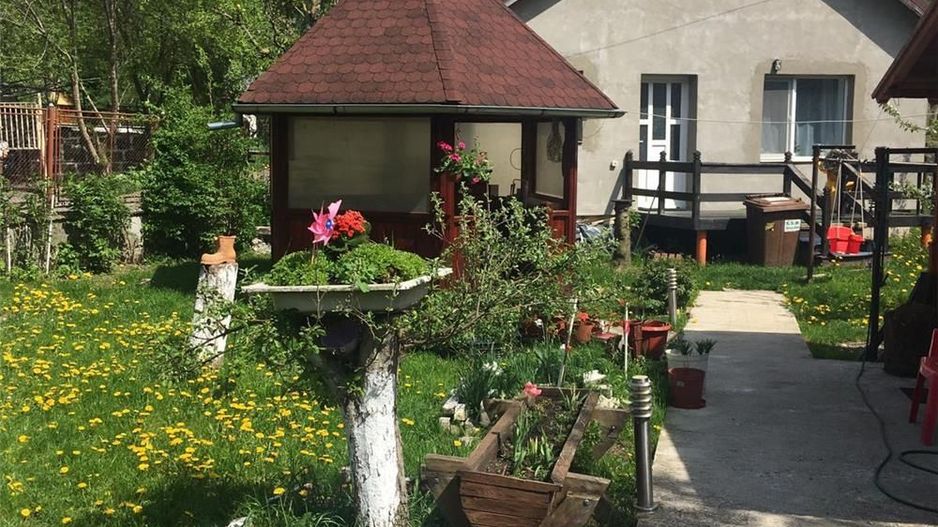 vanzare casa - Busteni ( doua corpuri de cladire si teren) - 0% comisi - Poză 2