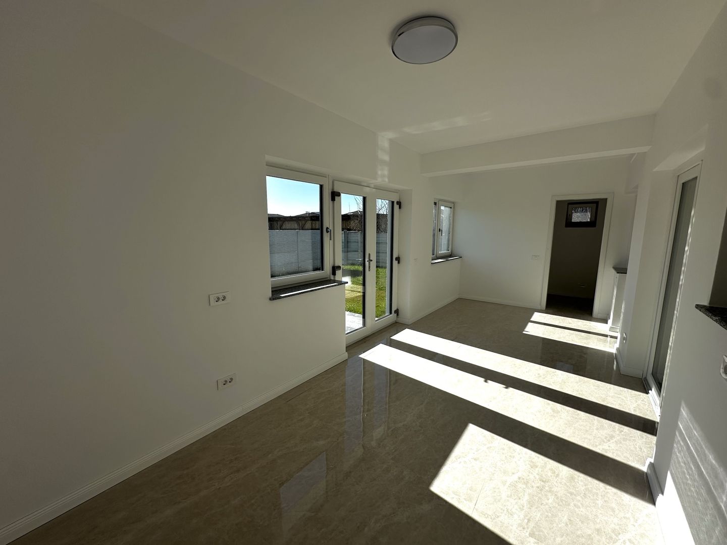 Casa nouă premium - la intrare în Sântandrei, garaj - Poză 14