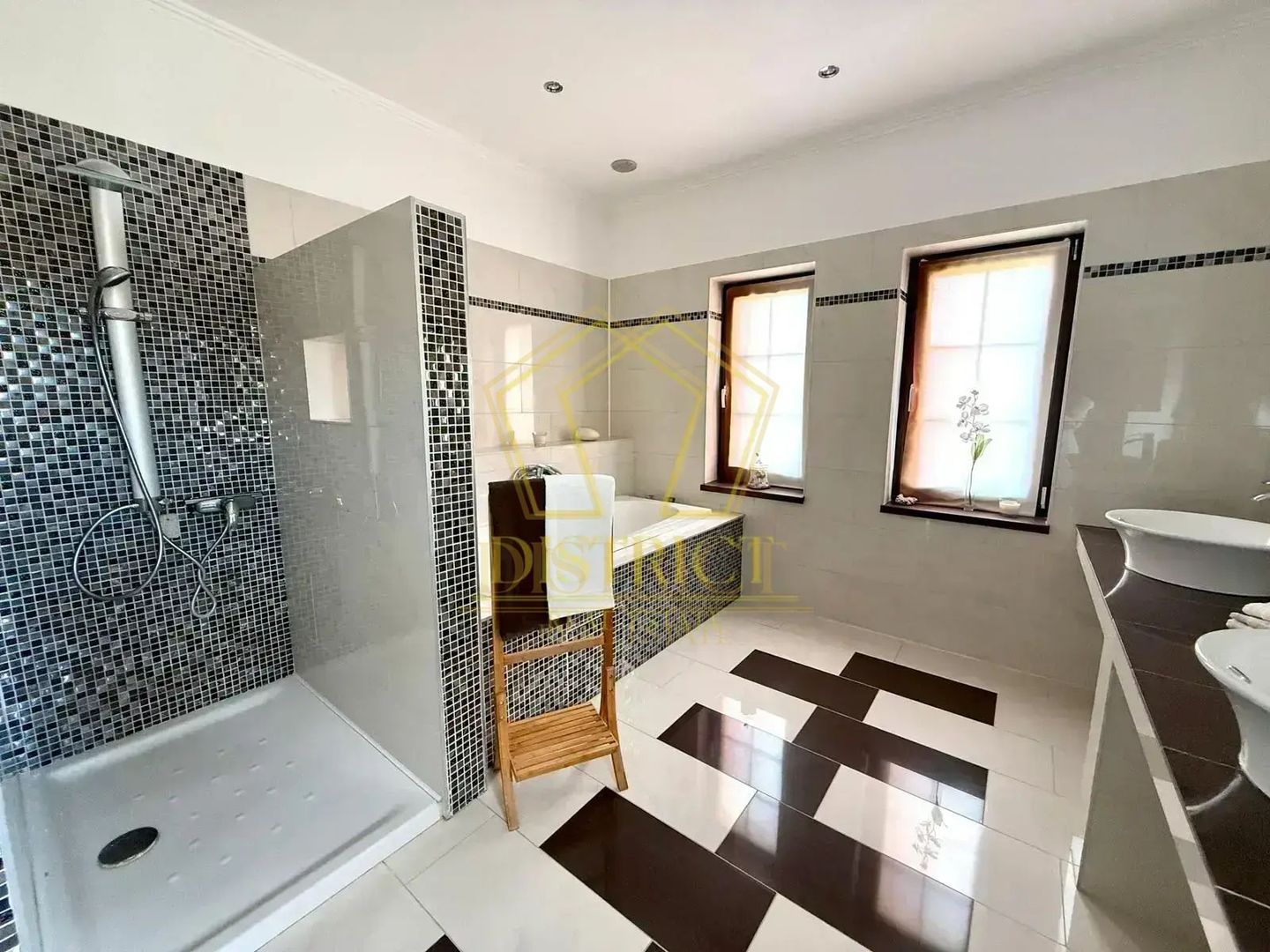 COMISION 0% Vila cu 6 camere deosebita D+P+1E I Biled - Poză 12