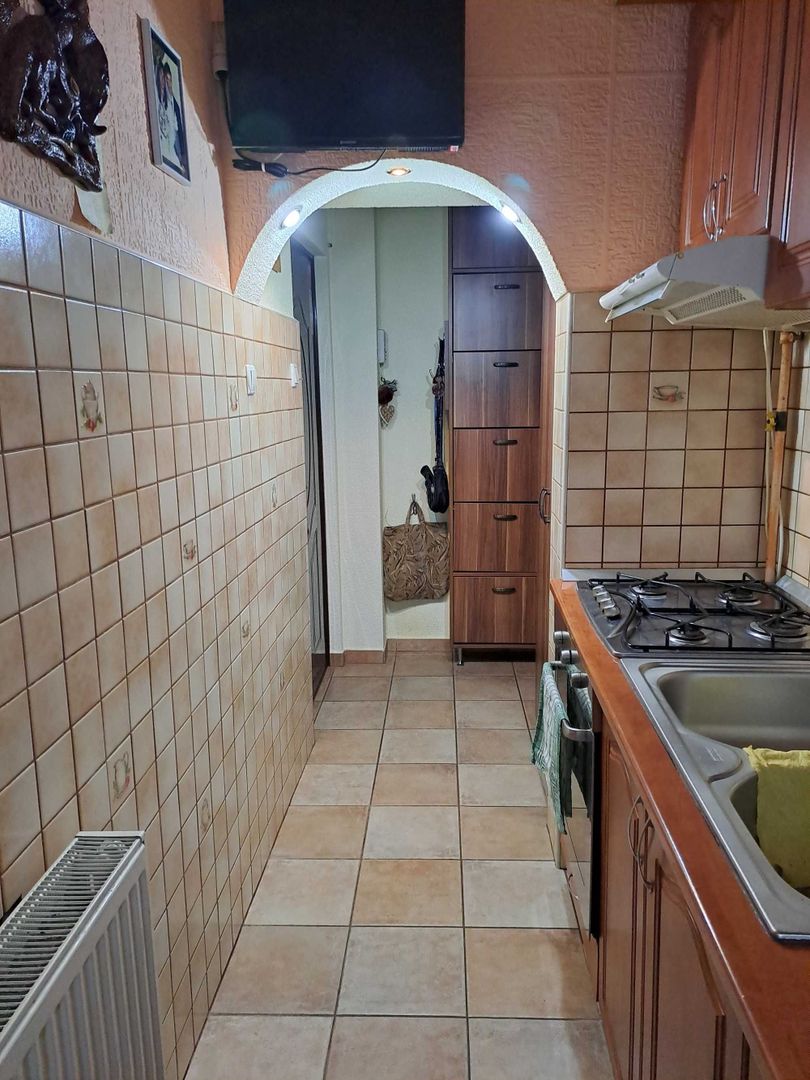 BRASADAS vinde ap 2 cam la etajul 3 in 14 Mai. - Poză 2
