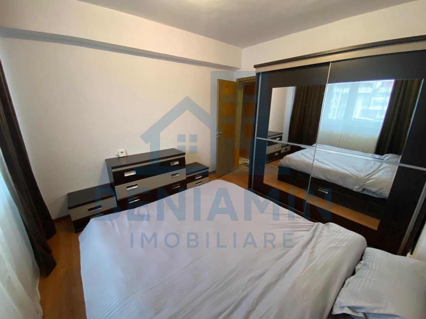 Apartament 3 camere decomandat ultracentral vizavi de Universitate - Poză 5