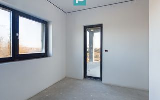 Vilă modernă în Șofronea - Poză 16