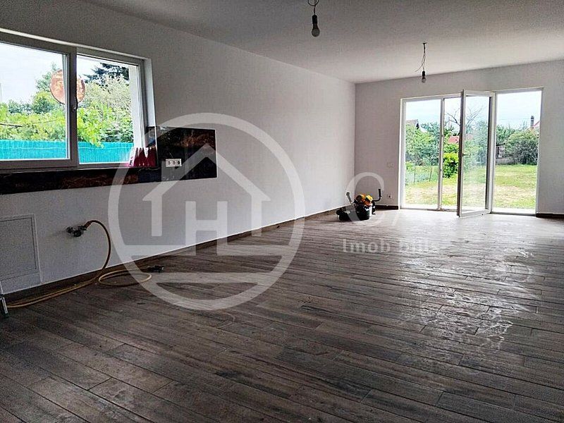 Casa de vanzare cu 4 camere in zona Matei Corvin, Oradea - Poză 2