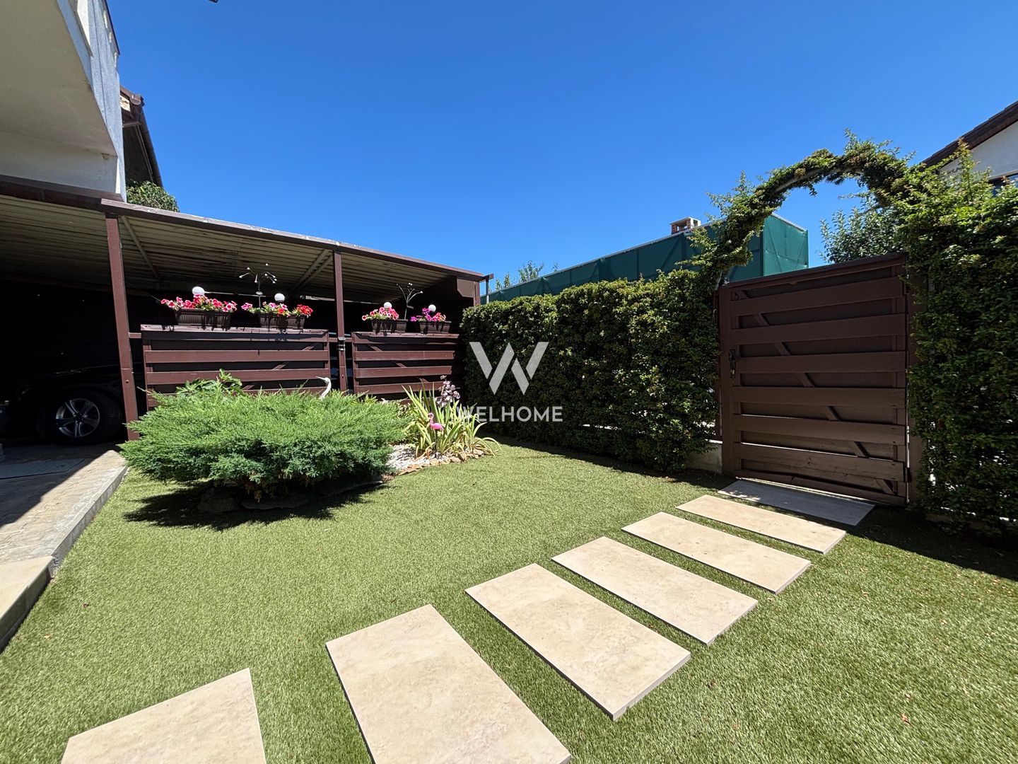 Casă amenajată de designer, garaj și pod locuibil - Șelimbăr - Poză 3