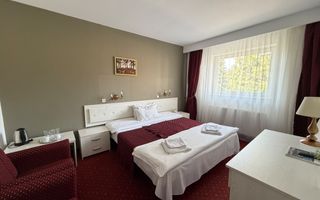 Hotel 4 stele, complet echipat, 30 camere, 6.000 mp teren – Poiana Brașov - Poză 5