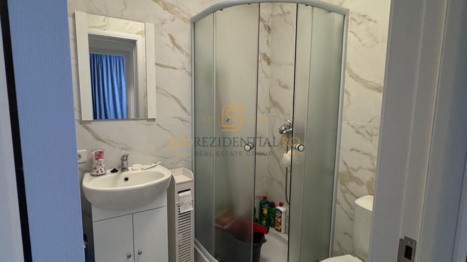 Vila modernă pe parter cu terasă închisă și pod pentru depozitare - Poză 9