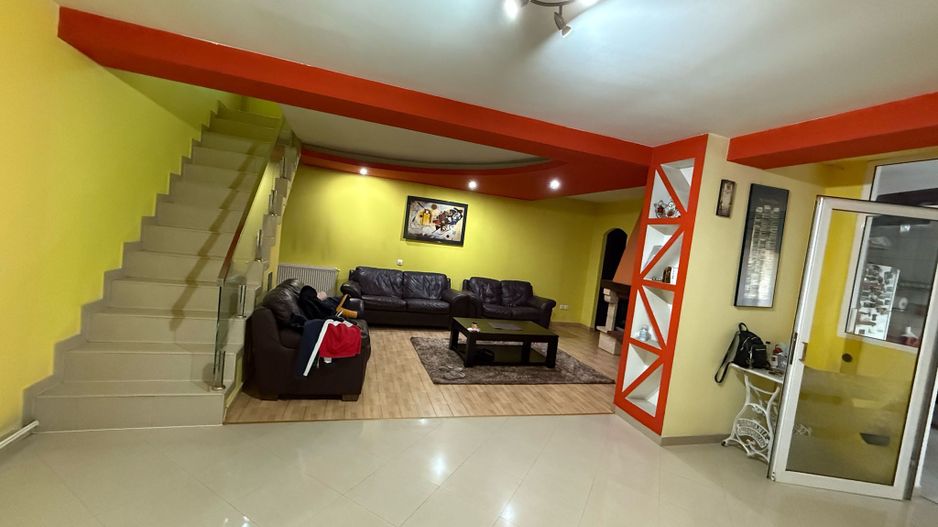 Casa de inchiriat - 4 camere COLENTINA-MALL VERANDA  - curte libera 60 mp. - Poză 2